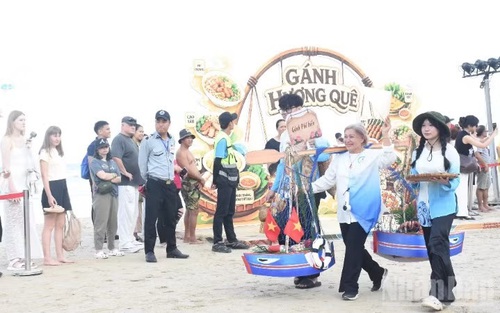  Khi ký ức hàng rong hòa nhịp cùng phố biển hiện đại
