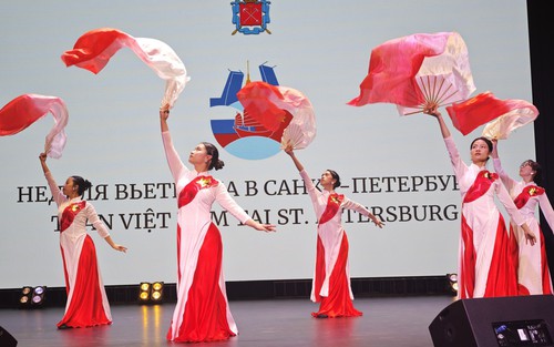 136 năm ngày sinh Chủ tịch Hồ Chí Minh: Tiếp bước Người vun đắp tình hữu nghị Việt - Nga