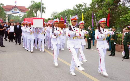 Lễ đón nhận 28 hài cốt liệt sĩ quân tình nguyện và chuyên gia Việt Nam hy sinh tại Lào