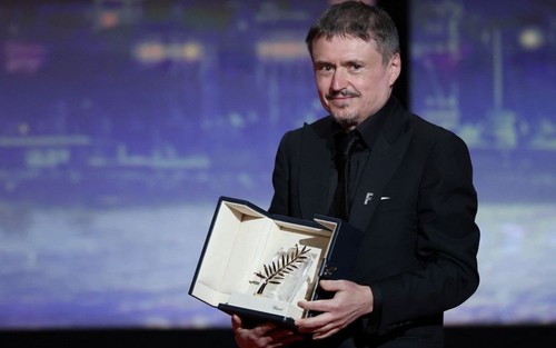 LHP Cannes 2026: Cristian Mungiu thắng Cành cọ Vàng lần hai, Neon nối dài chuỗi thành tích ấn tượng