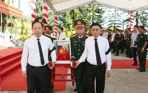 Thường trực Ban Bí thư dự Lễ truy điệu và an táng hài cốt liệt sĩ tại tỉnh Hà Tĩnh