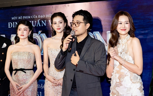 Đạo diễn Đinh Tuấn Vũ xúc động khi trở lại màn ảnh rộng sau 7 năm với “Ốc mượn hồn”
