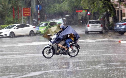 Dự báo thời tiết ngày 28/5: Nhiệt độ giảm nhẹ, Bắc Bộ và Nam Bộ chiều tối mưa dông