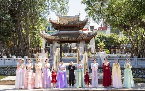 Triển lãm "Nét họa áo ta" tôn vinh vẻ đẹp áo dài và văn hoá Việt Nam