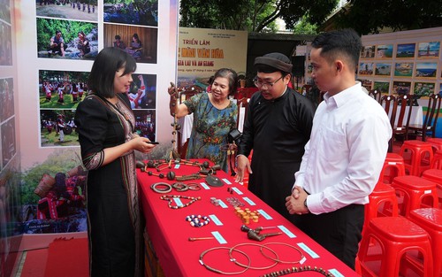 Triển lãm “Sắc màu văn hóa Gia Lai và An Giang” thúc đẩy liên kết du lịch