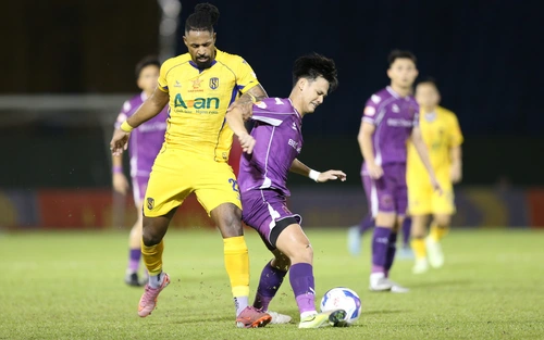 'Sóng gió' bủa vây cựu vương 4 lần vô địch V-League 