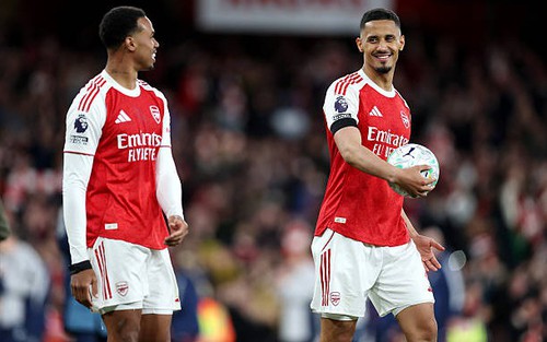 Huyền thoại Arsenal ca ngợi cặp trung vệ của Phảo thủ trước trận chung kết Champions League