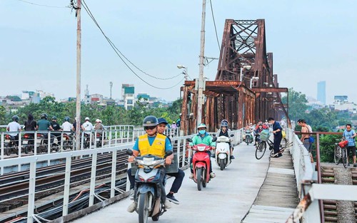 Hình ảnh cầu Long Biên chính thức thông xe sau hơn 2 tháng sửa chữa