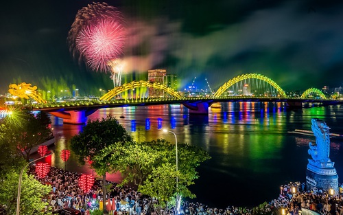 Gala "Tổ quốc bình yên" bùng nổ bên sông Hàn