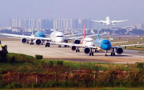 Giá vé máy bay leo thang vì xung đột: Nên mua sớm hay chờ đợi?