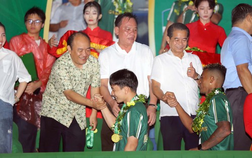 Công Phượng hiện thực hóa 'giấc mơ trăm tỷ' của ông bầu