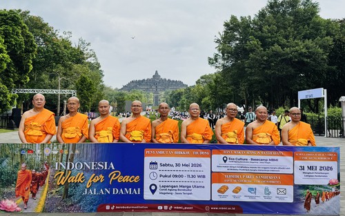 Tăng đoàn “Bộ hành vì Hòa bình” hoàn thành hành trình tới Borobudur trước Đại lễ Waisak 2026