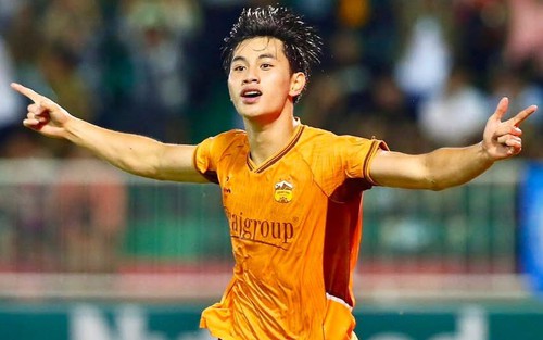 'Ngọc thô' Gia Bảo giúp HAGL vượt khó