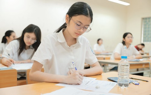 Giảm áp lực thi cử, mở rộng trường lớp: Hướng tới mục tiêu phổ cập Trung học Phổ thông