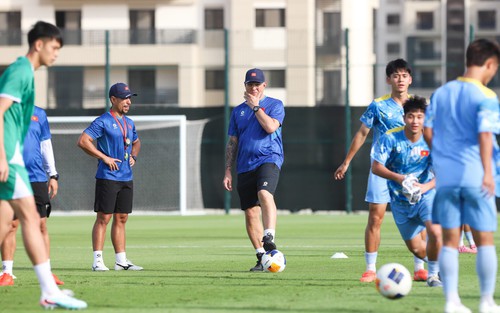 HLV Roland: 'U17 Việt Nam có thể làm tốt hơn'