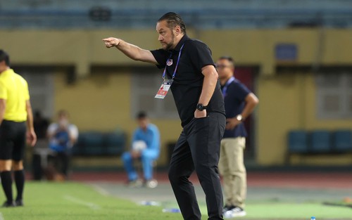 HLV Velizar Popov muốn bỏ V-League vì trọng tài