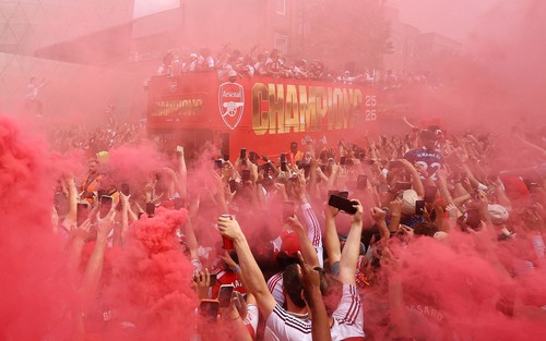 Một triệu người nhuộm đỏ London mừng Arsenal vô địch Ngoại hạng Anh