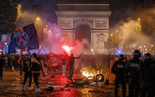 Một người tử vong, gần 900 người bị bắt vì bạo loạn sau khi PSG vô địch Champions League