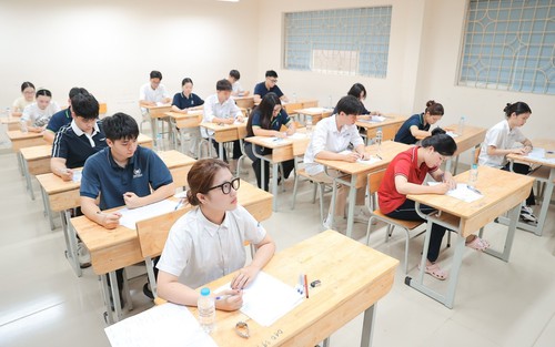 Hình ảnh thí sinh cả nước bước vào Kỳ thi tốt nghiệp THPT 2026 