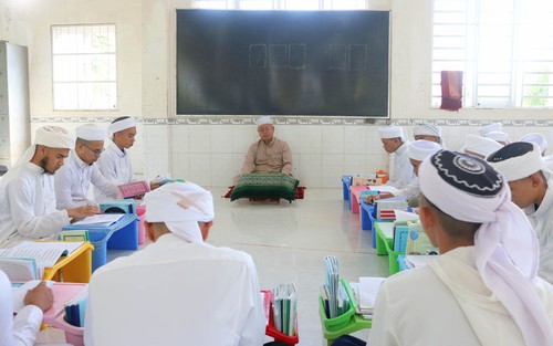 Gìn giữ, phát huy giá trị văn hóa Chăm trong đời sống hiện đại 