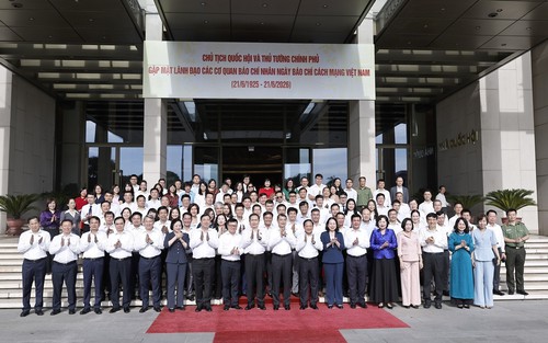 Thủ tướng Chính phủ và Chủ tịch Quốc hội gặp mặt lãnh đạo các cơ quan báo chí