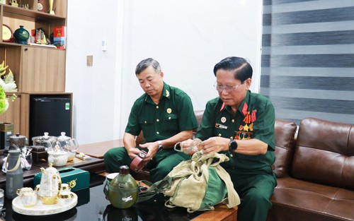 Mang trái tim người lính để sống vì cộng đồng