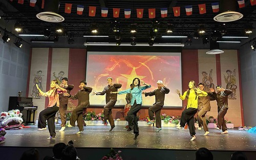 Paris lan tỏa sắc màu văn hóa Việt Nam qua lễ hội "Bonjour Vietnam"
