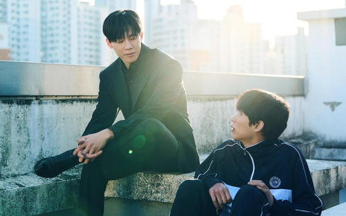 Đằng sau hiện tượng toàn cầu "Teach You A Lesson": Góc nhìn của diễn viên chính về giáo dục