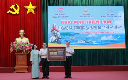 Khai mạc Triển lãm "Hoàng Sa, Trường Sa - Biển, đảo thiêng liêng"