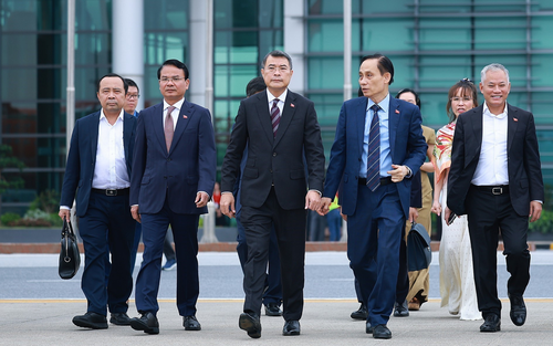 Thủ tướng lên đường tham dự Hội nghị Cấp cao Kỷ niệm 35 năm quan hệ ASEAN - Nga tại Kazan