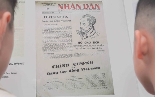 Trưng bày chuyên đề "Bút thép, lòng son"