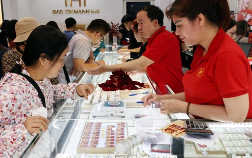Giá vàng hôm nay 17/6: Vàng SJC tăng 300.000 đồng/lượng