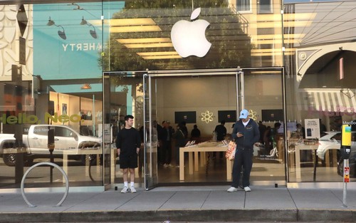 CEO Tim Cook: Apple sẽ tăng giá sản phẩm do thiếu hụt chip nhớ vì AI