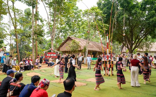 Chuyển giao Làng Văn hóa - Du lịch các dân tộc Việt Nam về UBND thành phố Hà Nội quản lý