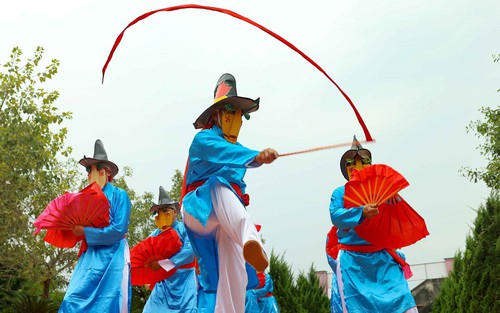Ký ức "Báo động từ vốn di sản" trên báo Thể thao và Văn hóa Những nẻo đường tìm "báu vật sống"