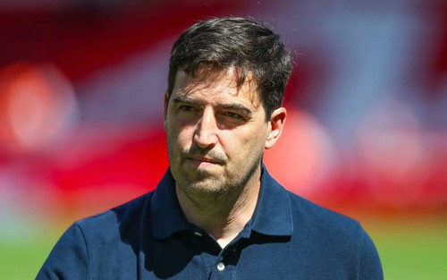 Liverpool chờ đợi gì ở tân thuyền trưởng Iraola?