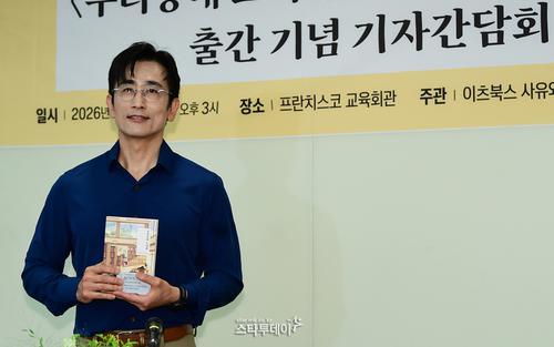 Cha In Pyo: Từ tài tử màn ảnh đến nhà văn được giới văn học Hàn Quốc ghi nhận