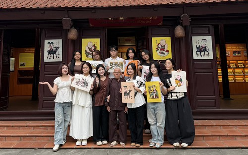 Tranh Đông Hồ tươi mới qua lăng kính sáng tạo của người trẻ