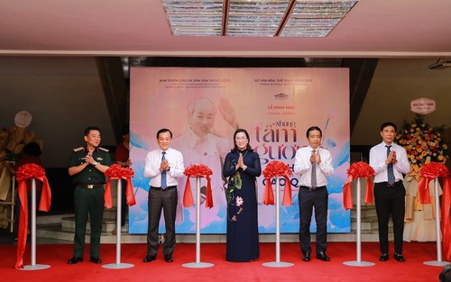 Khai mạc Triển lãm "Những tấm gương bình dị mà cao quý" năm 2026