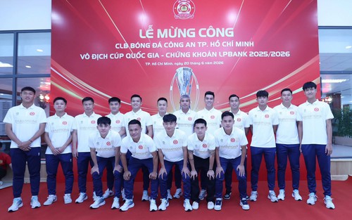 CLB CA TP.HCM mừng công chức vô địch Cúp Quốc gia 2025/26