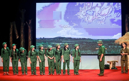 Huyền thoại mười đóa hoa Đồng Lộc chạm đến trái tim khán giả qua điệu ví, giặm quê nhà
