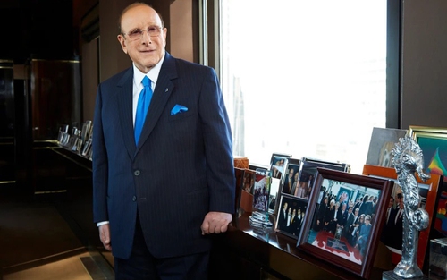 Clive Davis qua đời ở tuổi 94, làng nhạc thế giới mất đi một huyền thoại