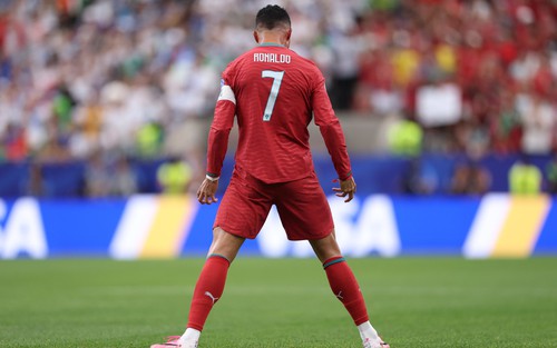 Ronaldo lập cú đúp, Bồ Đào Nha giành chiến thắng tưng bừng 5 sao trước Uzbekistan