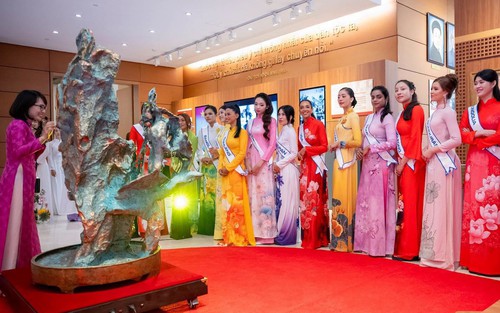 Dàn thí sinh Miss Multicultural World 2026 tham quan Nhà Quốc hội 