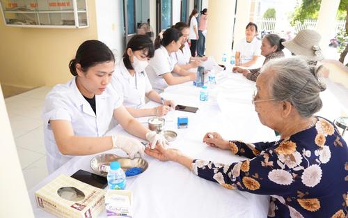Từ năm 2026, người cao tuổi được khám sức khỏe định kỳ miễn phí ít nhất mỗi năm 1 lần