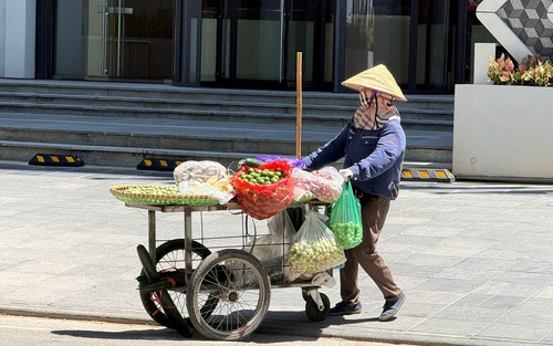 Nắng nóng đạt đỉnh, nhiều nơi vượt 40 độ C: Nguy cơ sốc nhiệt, đột quỵ gia tăng