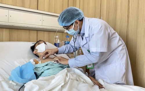 Ghép gan cứu sống nam sinh 16 tuổi mắc xơ gan di truyền giai đoạn cuối