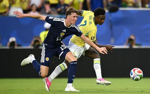 Brazil thắng thuyết phục Scotland, hiên ngang đánh chiếm ngôi đầu bảng C