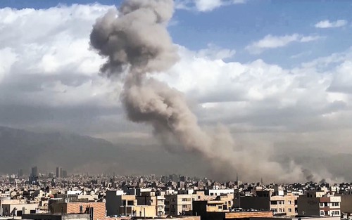 Mỹ tấn công các mục tiêu tại Iran