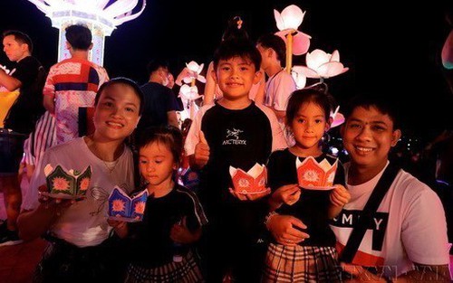 Gia đình Việt Nam thích ứng để giữ gìn những giá trị bền vững